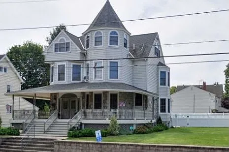 146 W Ridley Ave photo 1
