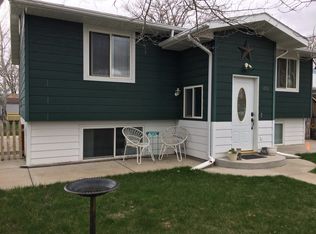 1013 N 4th St, Miles City, MT 59301