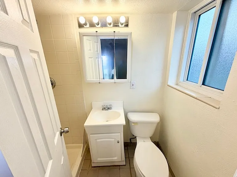 387 S Queen Cir — Photo 17
