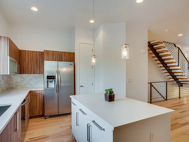 2248 W Powers Ave — Photo 9