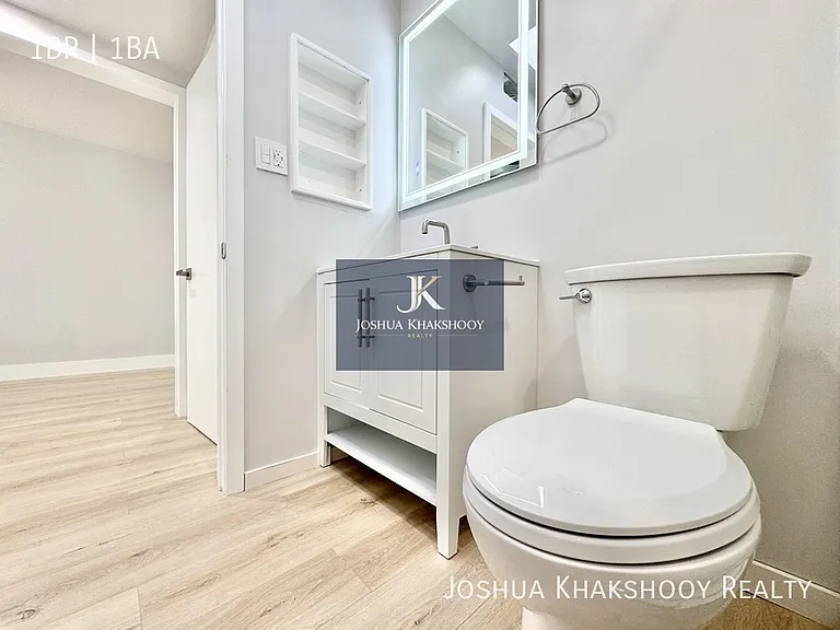 604 N Flores St #5 — Photo 14
