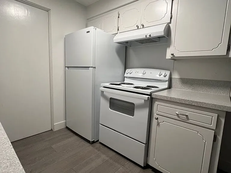 144 Smith Ave #9 — Photo 2