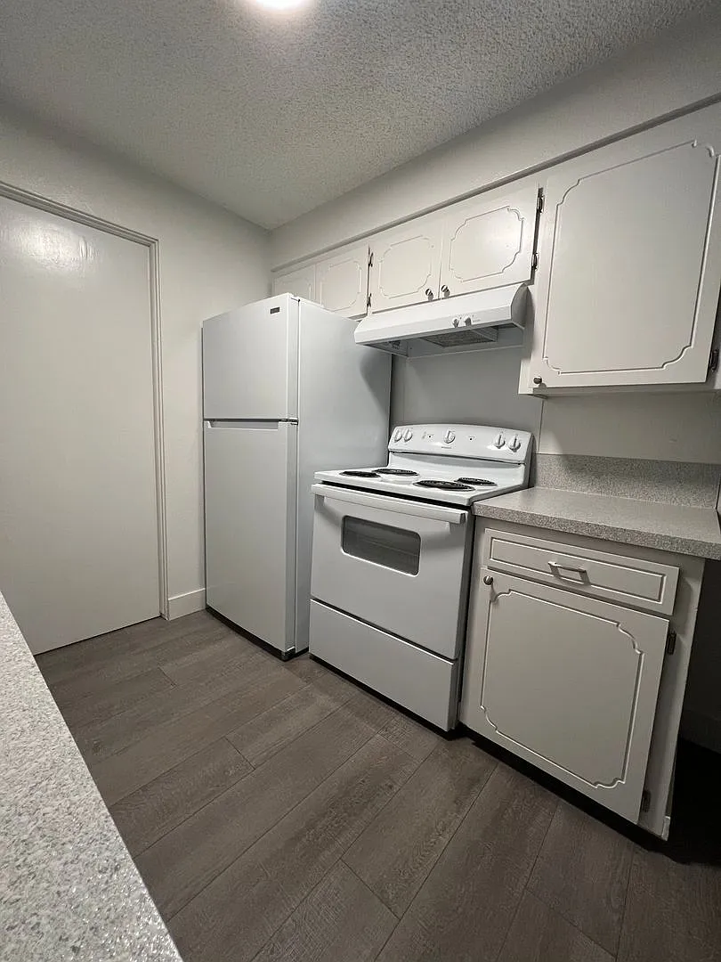 Building Photo - 144 Smith Ave #9