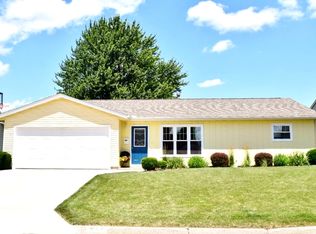 612 Greenridge Dr, Sterling, IL 61081