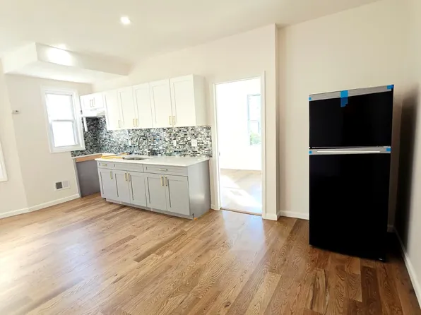 156 Bayview Ave #1A, Jersey City, NJ 07305