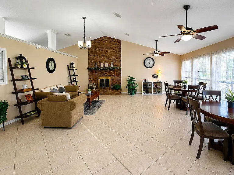2710 Wilson Rd #6 — Photo 1