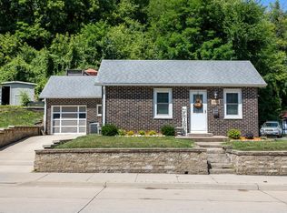 1155 Rosedale Ave, Dubuque, IA 52001