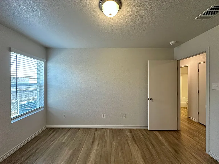 1813 Clovis Dr — Photo 22