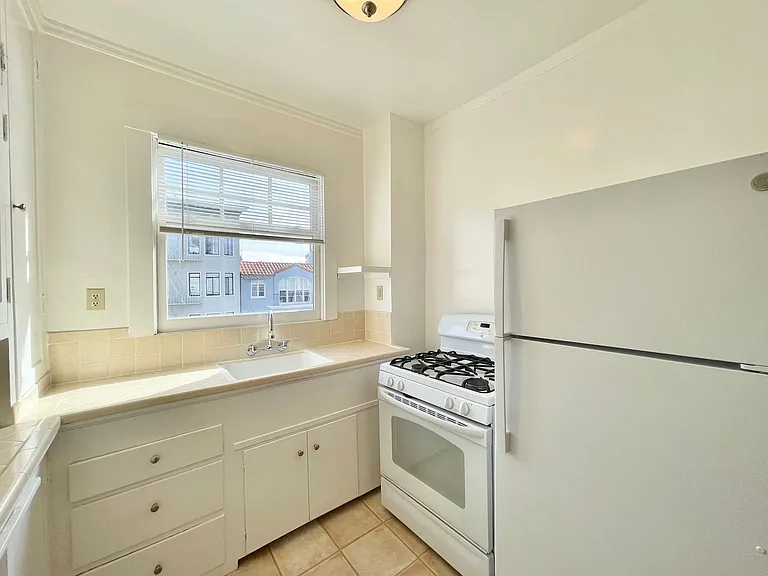 3255 Broderick St #7 — Photo 16