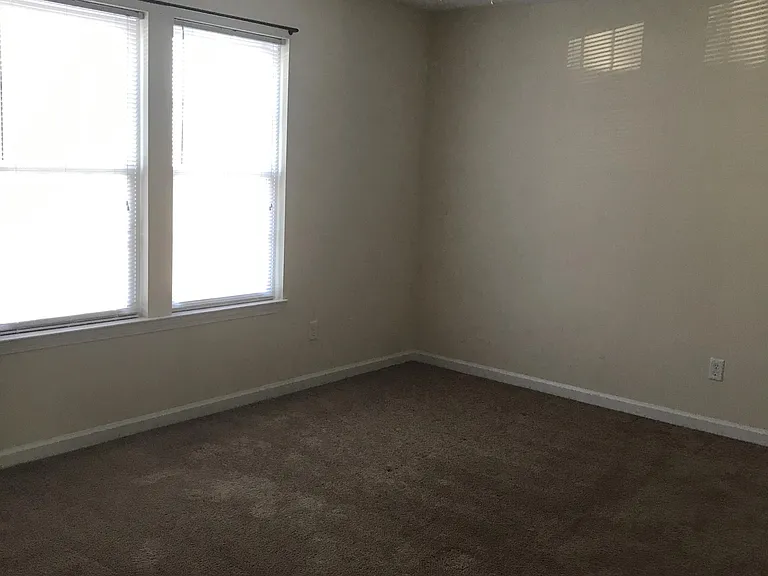 1610 Ridge Ave N — Photo 1