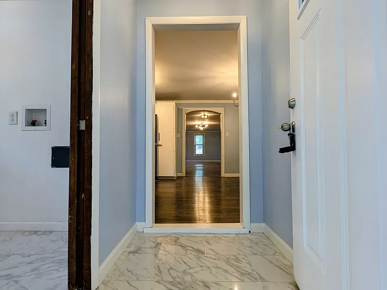 107 W Cooper St — Photo 13