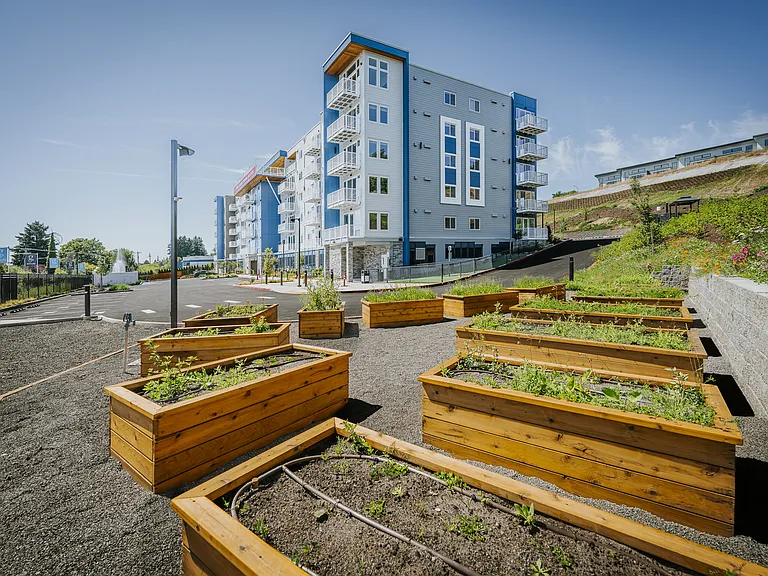 Grand Vista Apartments — Photo 40