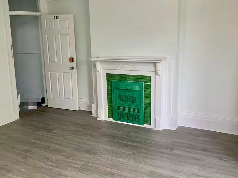 625 Bathurst St — Photo 2