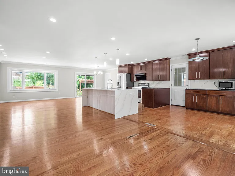 14204 Woodcrest Dr — Photo 10