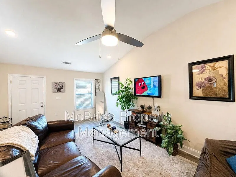 2 bed, 2.0 bath, 1103 sqft, $1,795 — Photo 3