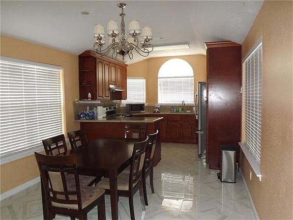 3rd image of 3645 Forest Park Ln