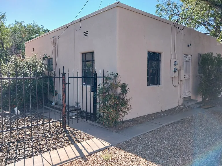 1015 Candelaria Rd NW — Photo 29