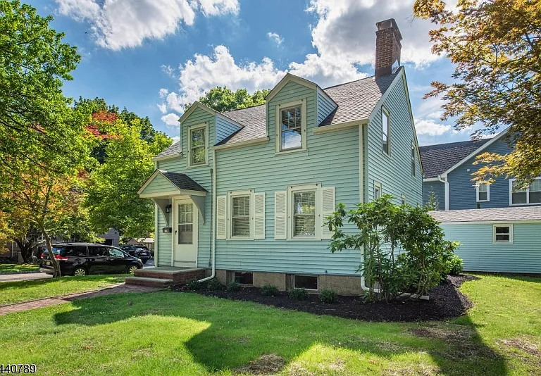 30 Stiles Ave — Photo 2