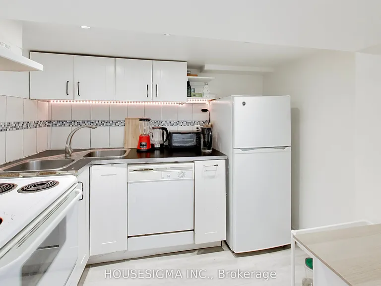 152 Linsmore Cres #LOWER — Photo 6