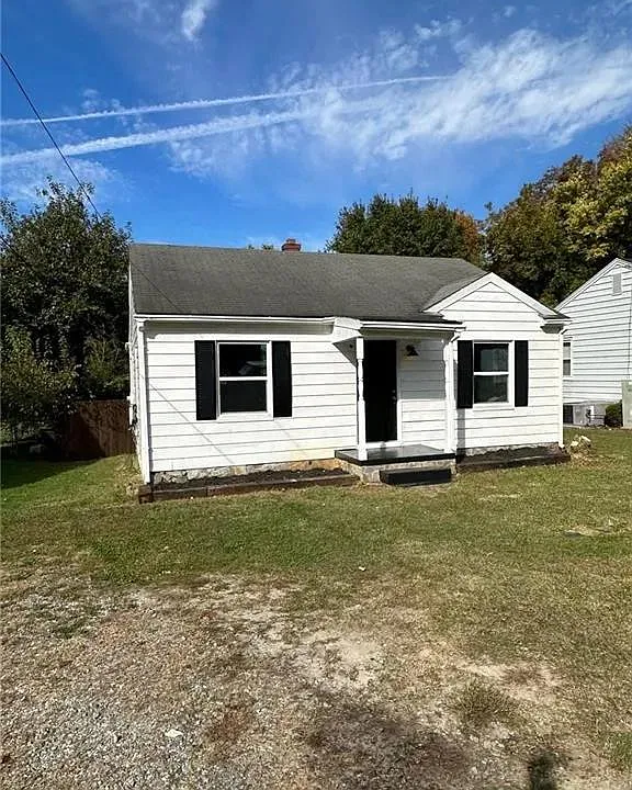 311 Hawthorne Ln