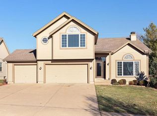 400 Shannon Ave, Smithville, MO 64089