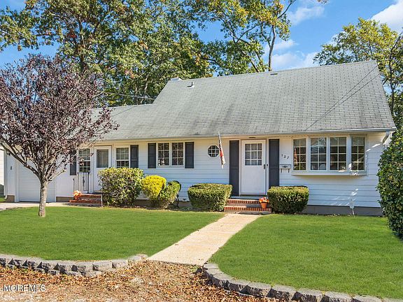 3rd image of 127 Harding Drive