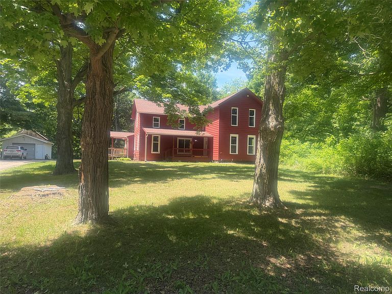 Listing photo 3