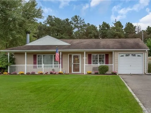 400 8th St, Bohemia, NY 11716