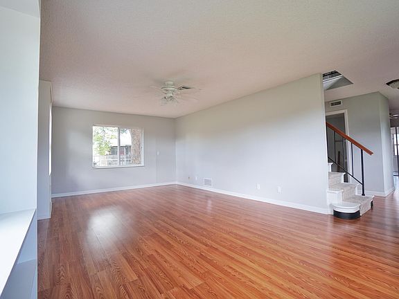 5th image of 951 Bolton Ln