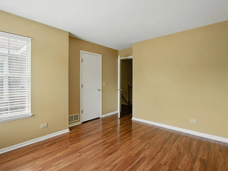 2052 Waverly Ln — Photo 7