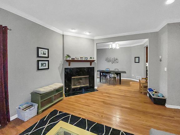 5th image of 3801 N Milwaukee Ave Unit H