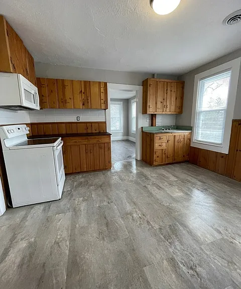 1374 E 41st St #2 — Photo 7