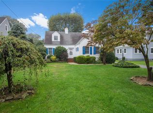 30 Community Rd, Bay Shore, NY 11706