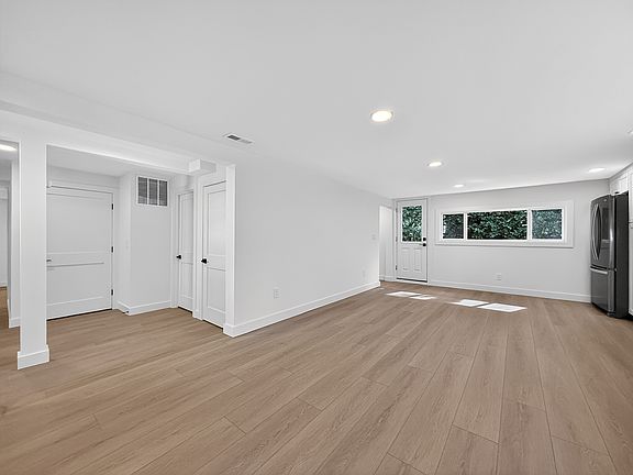 4th image of 13337 30th Ave NE #B