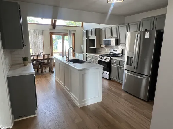 1005 S 5th St, Fairfield, IA 52556