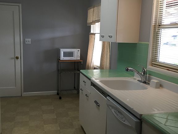 2nd image of 2840 Berkshire Way