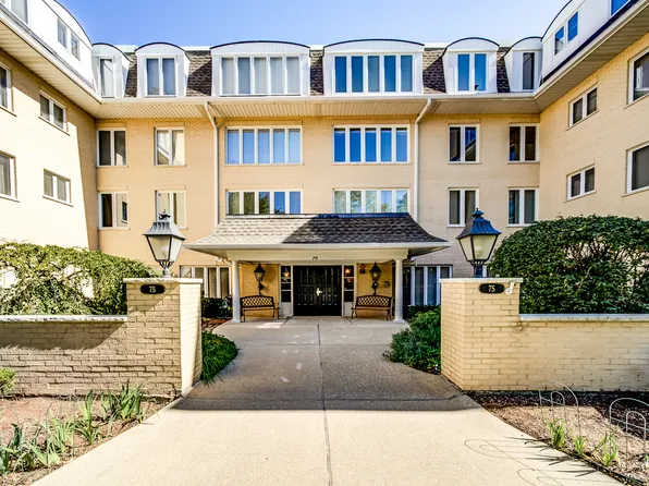 75 6th Ave APT 306, La Grange, IL 60525