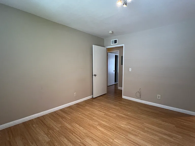 154 N Meridith Ave #9 — Photo 30