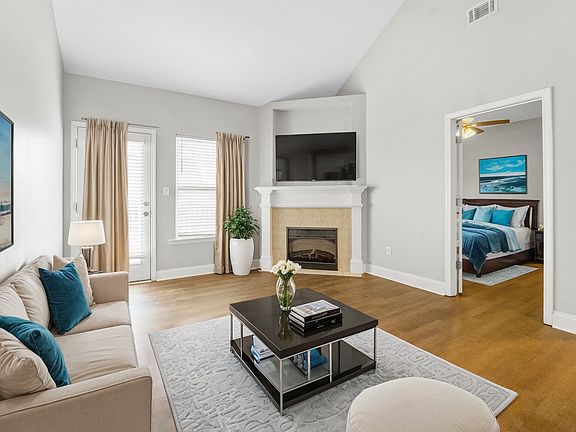 Virtually staged only - Living room