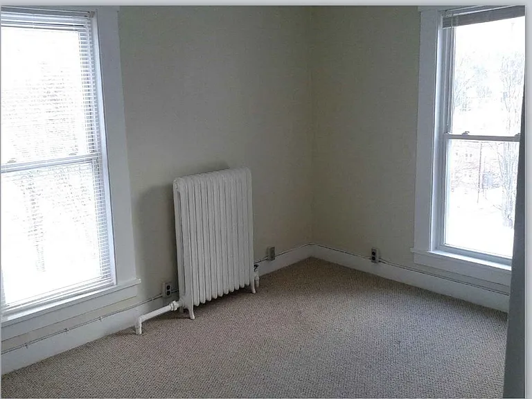 Main bedroom with lots of light!!
Bright airy apartment.