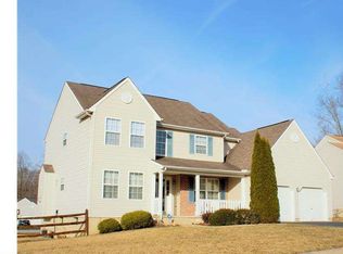 123 W Flagstone Dr, Newark, DE 19702