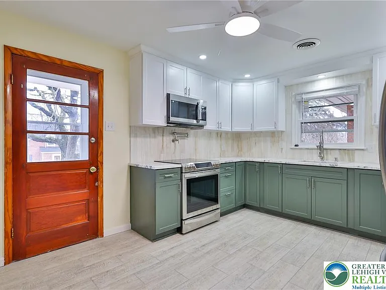 336 E Market St — Photo 8
