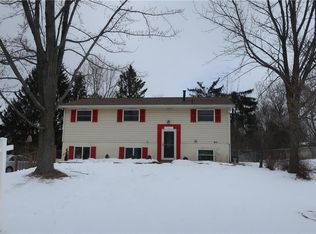 23 Green Isle Rd, Henrietta, NY 14467