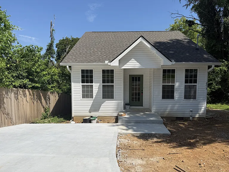 2213 Cityview Ave — Photo 1