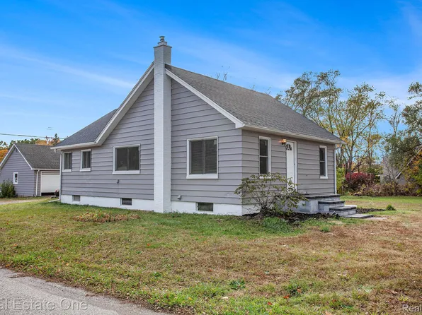 5251 Pontiac Lake Rd, Waterford, MI 48327