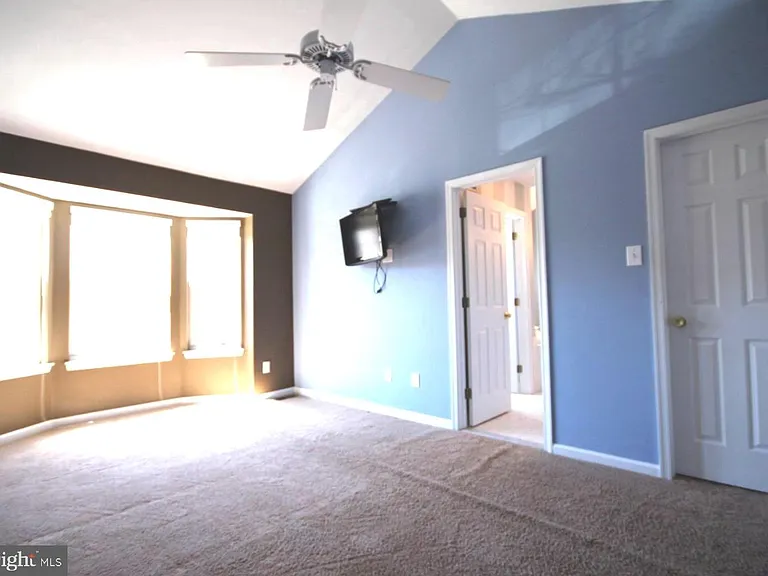 508 Ascot Ct — Photo 13