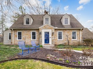 1543 Edgewood Ave SE, East Grand Rapids, MI