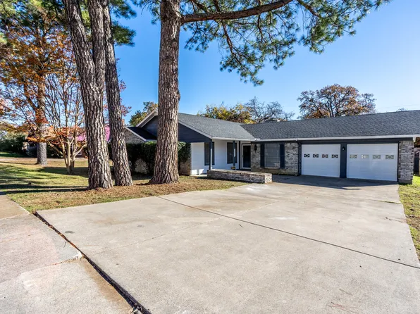 7304 Brentwood Stair Rd, Fort Worth, TX 76112