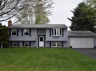 80 Stoney Path Ln, Rochester, NY 14626