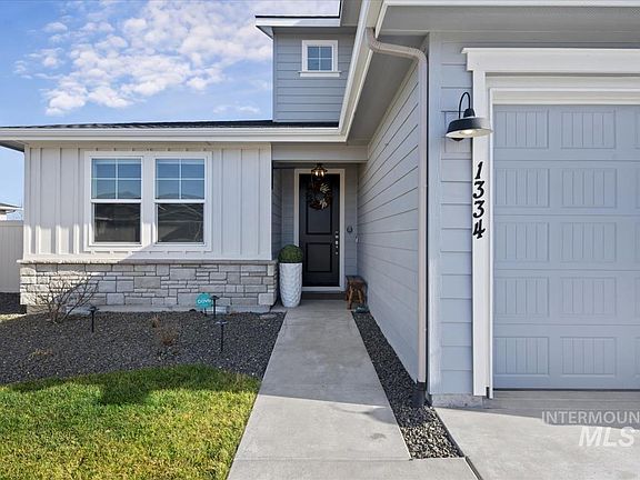 3rd image of 1334 N Callander Way